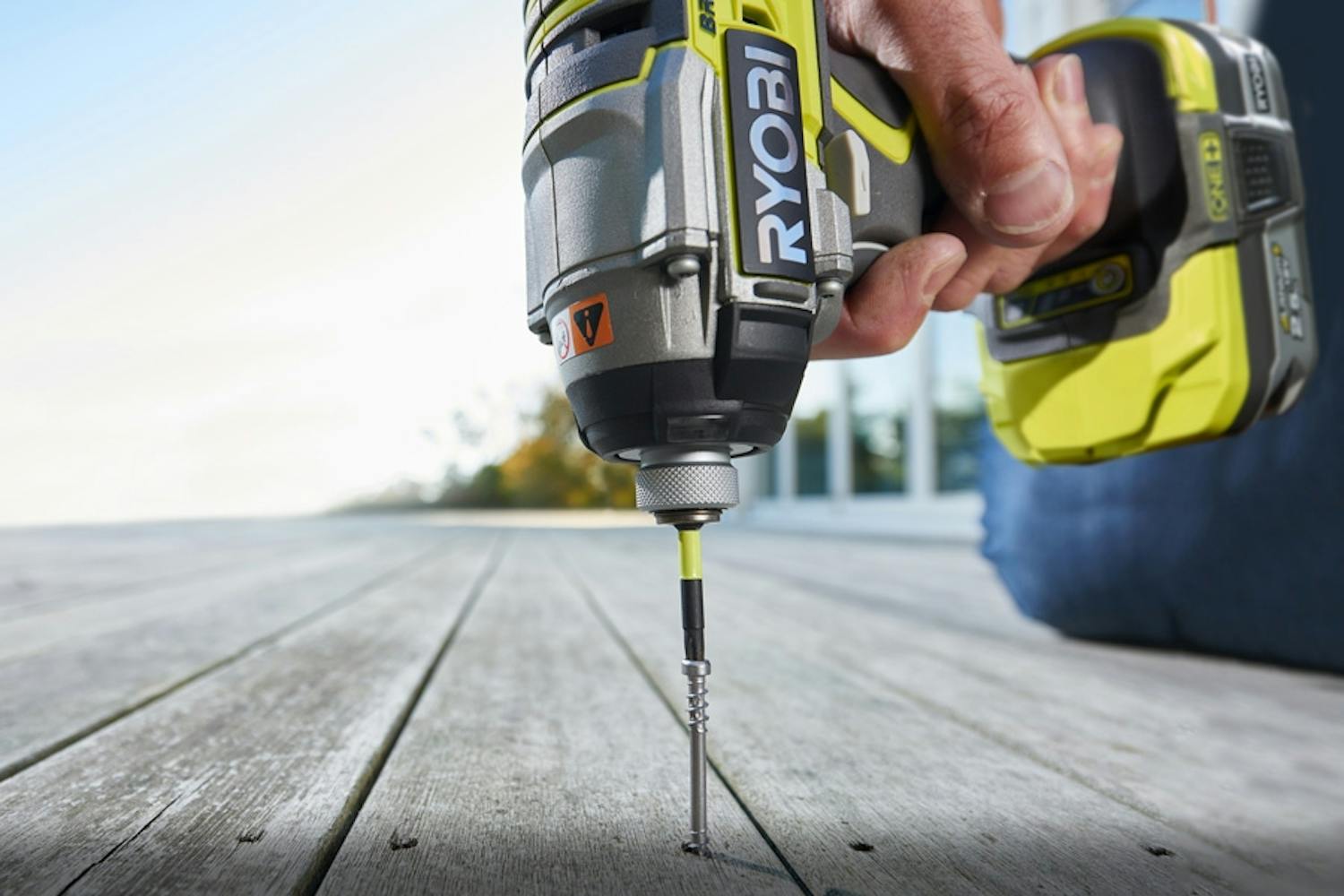 Mutterinväännin: Mutterinvääntimessä on paljon voimaa. Mutterinväännin: Mutterinvääntimessä on paljon voimaa.